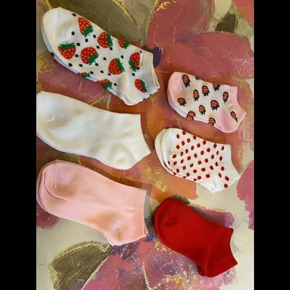 D.I.Y. Girls 6 Pairs of Socks, Bracelet making kit